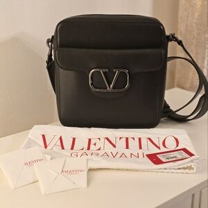 Authentic Unisex Valentino Garavani Cross Body Camera Bag with COA.